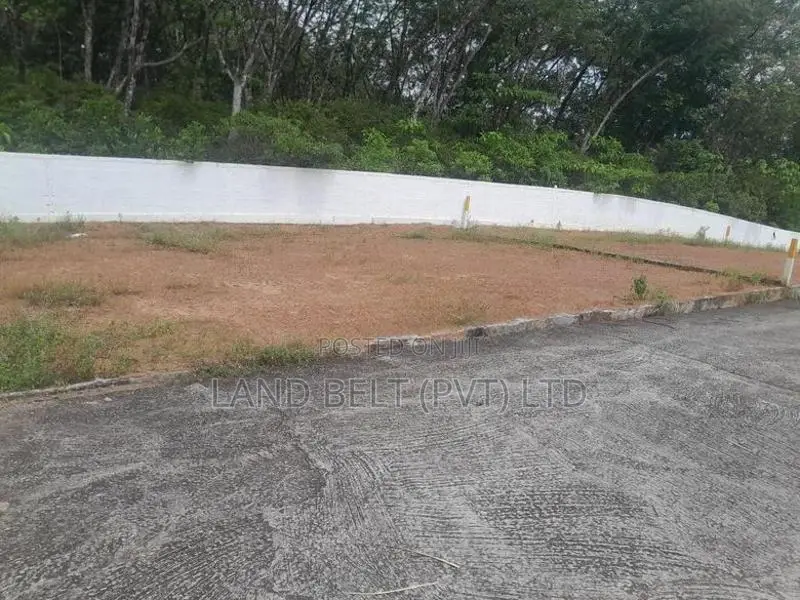 Land Close to Athurugiriya