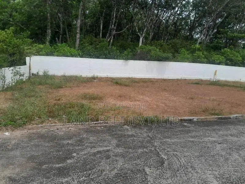 Land Close to Athurugiriya