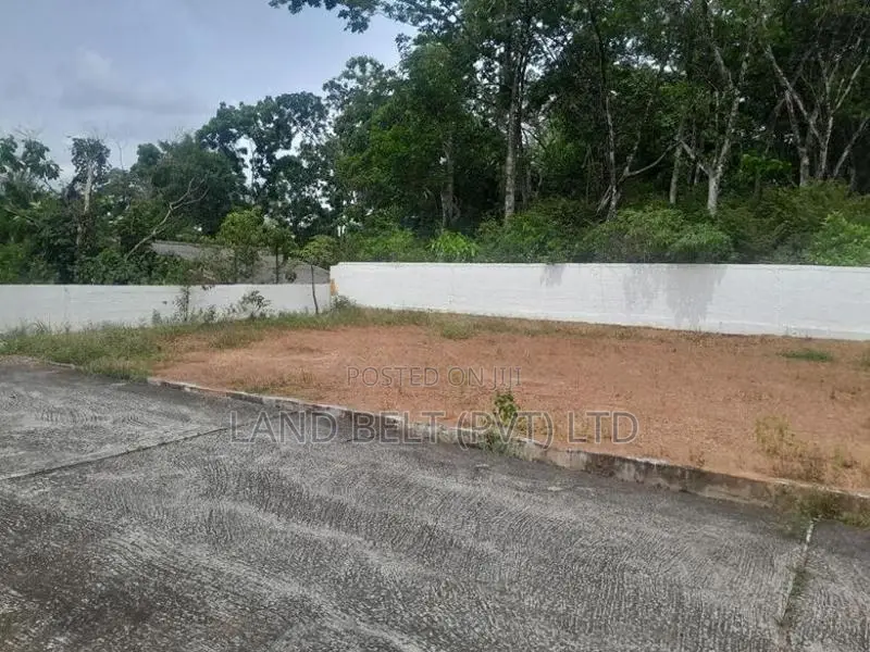 Land Close to Athurugiriya