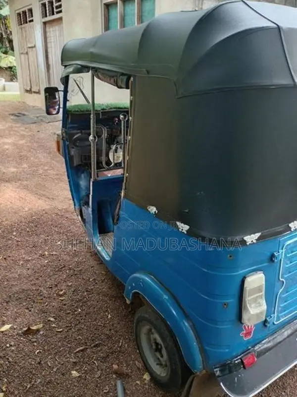 Bajaj RE 2011