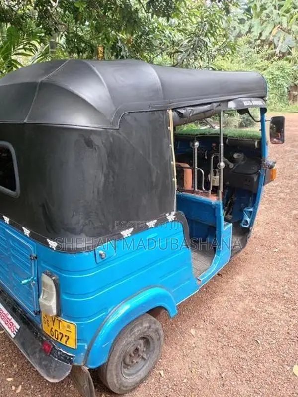 Bajaj RE 2011