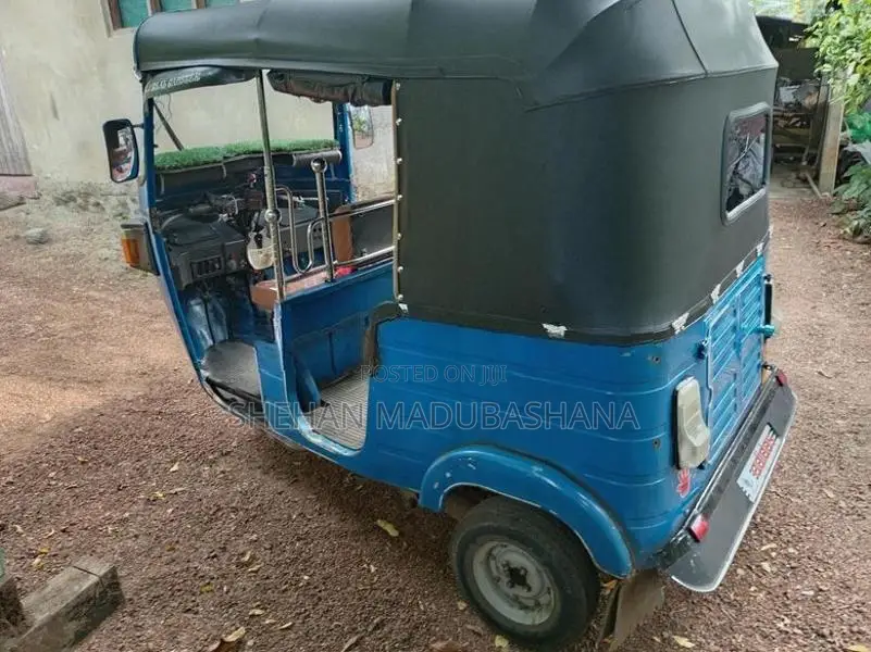 Bajaj RE 2011