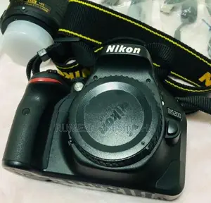Nikon D5200 DSLR Camera