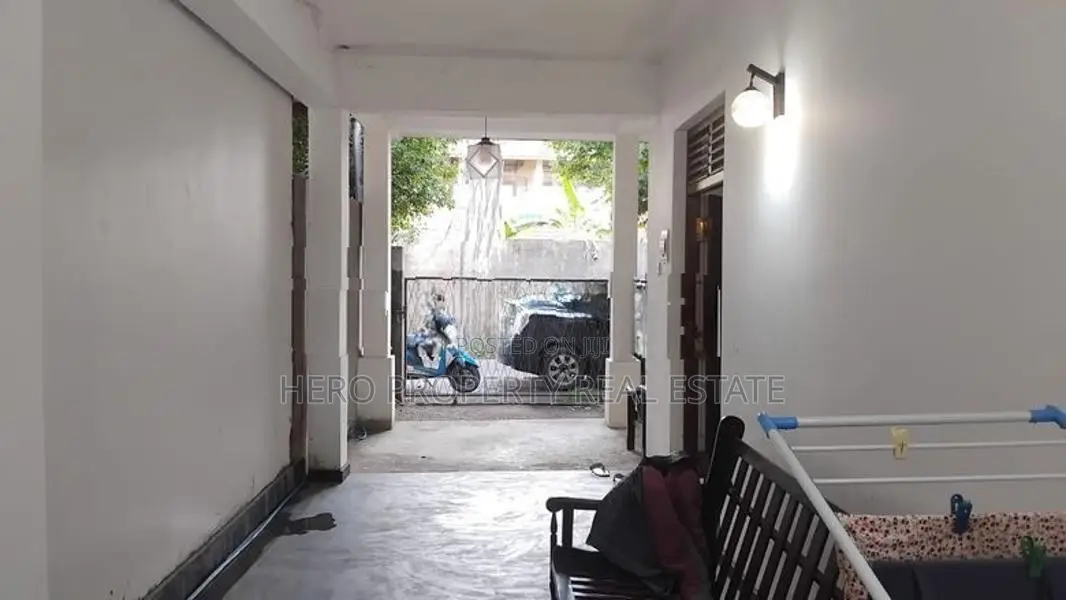 HJS161 Valuable Modern House for Sale in Kadawatha