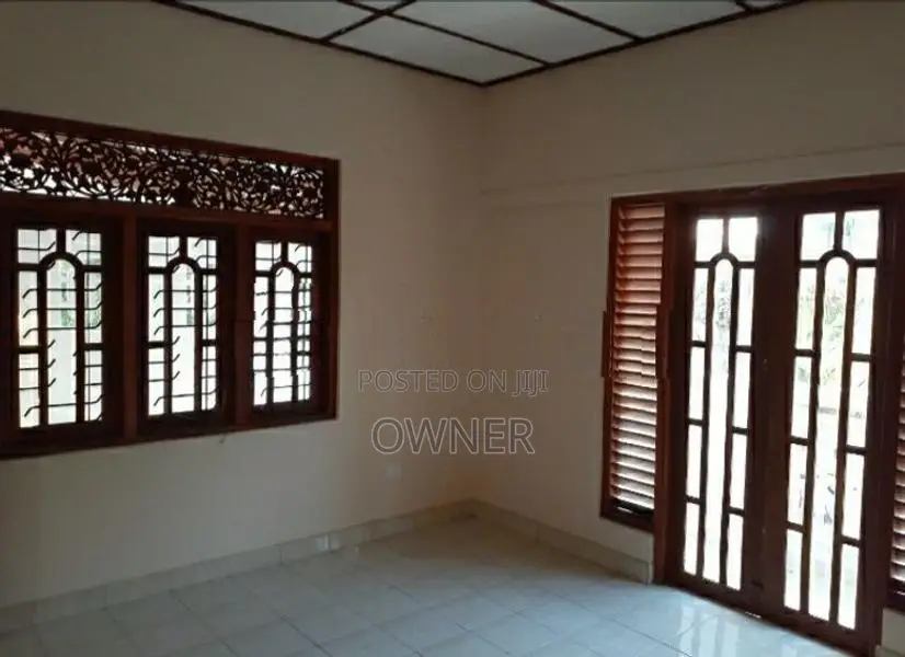 Upstair House for Rent in Kadawatha Working Couple Only