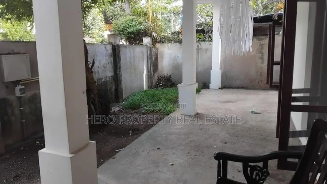 HJS161 Valuable Modern House for Sale in Kadawatha