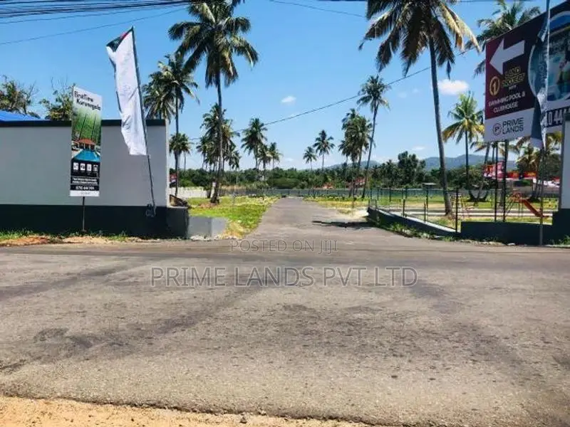 මල්කඩුවාවෙන් සුපෝපබෝගි ඉඩමක්