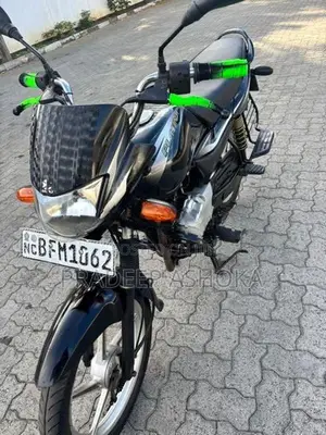 Bajaj Platina 100 ES 2017