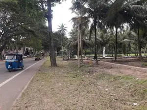 කුරුණෑගල - අනුරාධපුර ප්‍රධාන මාර්ගයට මුහුණලා බිම් කොටසක්