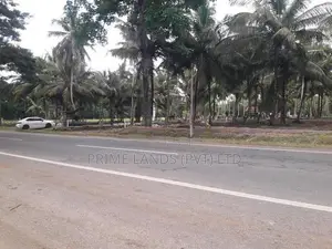 කුරුණෑගල - අනුරාධපුර ප්‍රධාන මාර්ගයට මුහුණලා බිම් කොටසක්