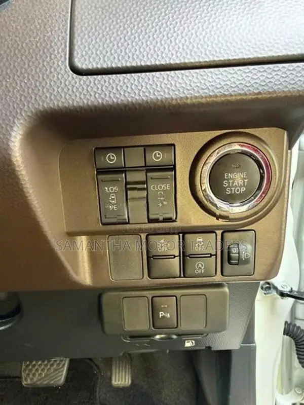 Toyota Roomy G grade 2024
