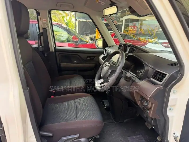 Toyota Roomy G grade 2024