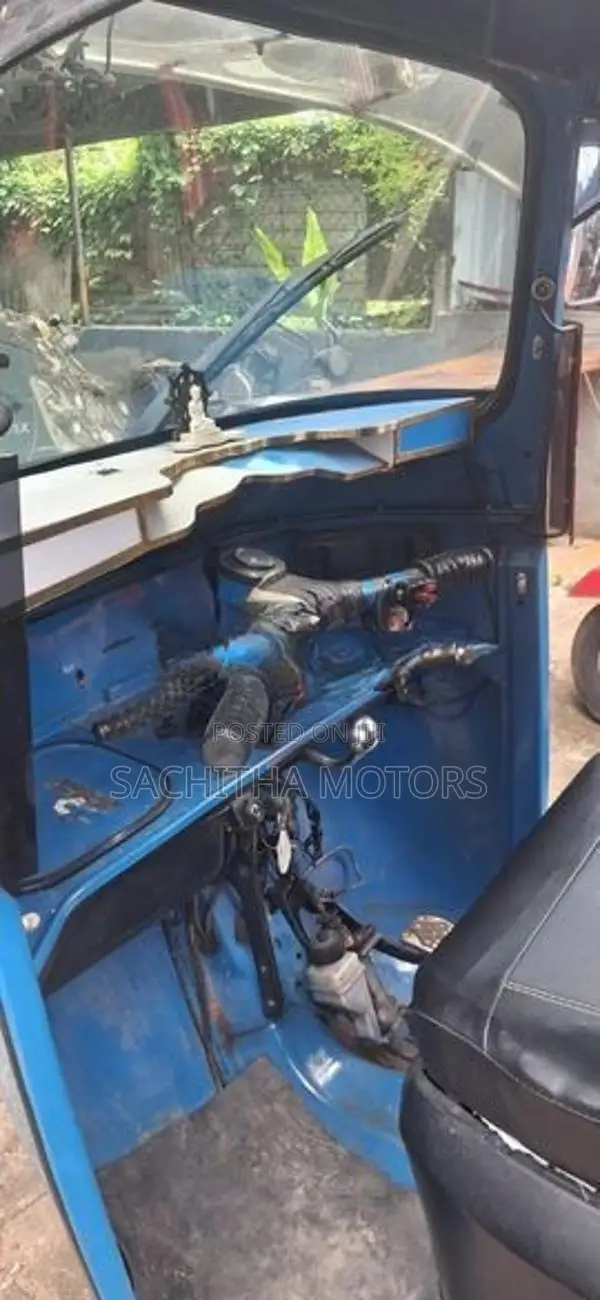 Bajaj RE 2 stroke 2005
