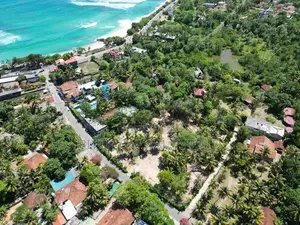 මිදිගම සංචාරක පාරාදීසයෙන් වටිනා ඉඩමක්
