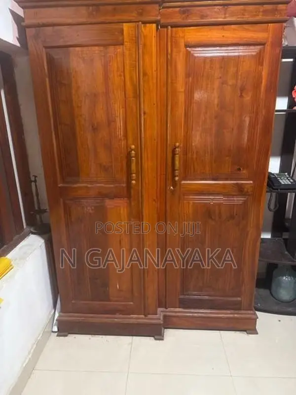 අල්මාරිය සහ කබඩ්