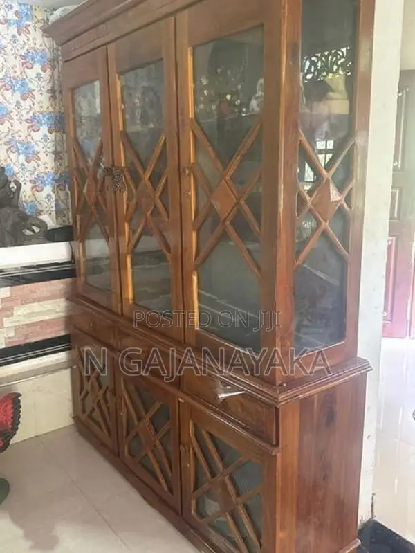 අල්මාරිය සහ කබඩ්