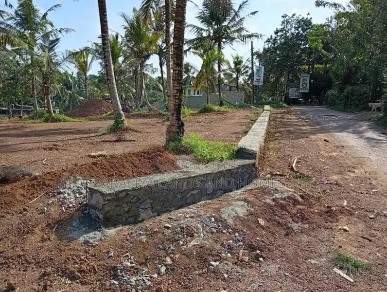 Land for Sale in Close to Kahathuduwa