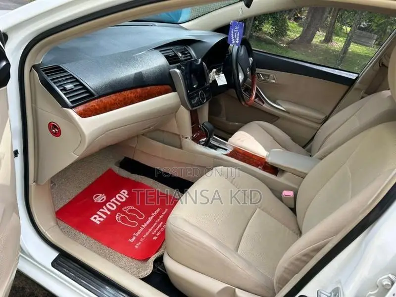 Toyota Premio 2013