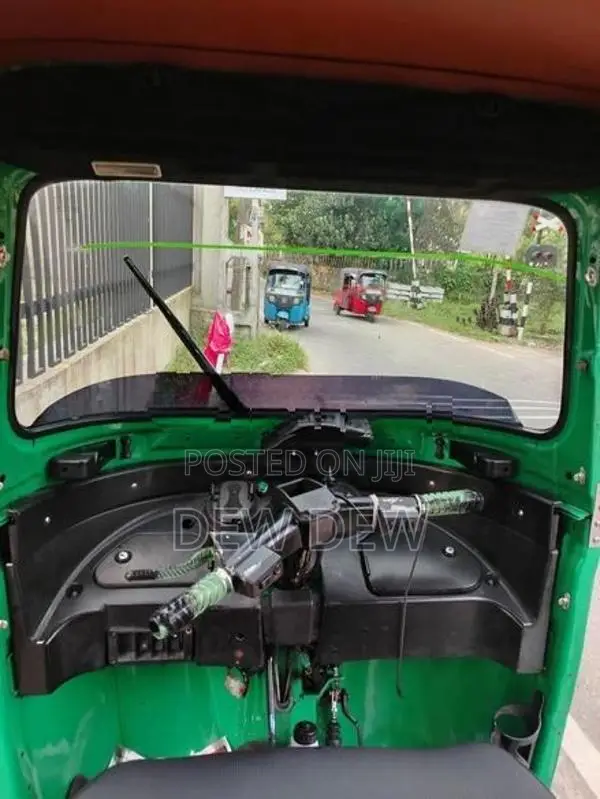 Bajaj RE 2015