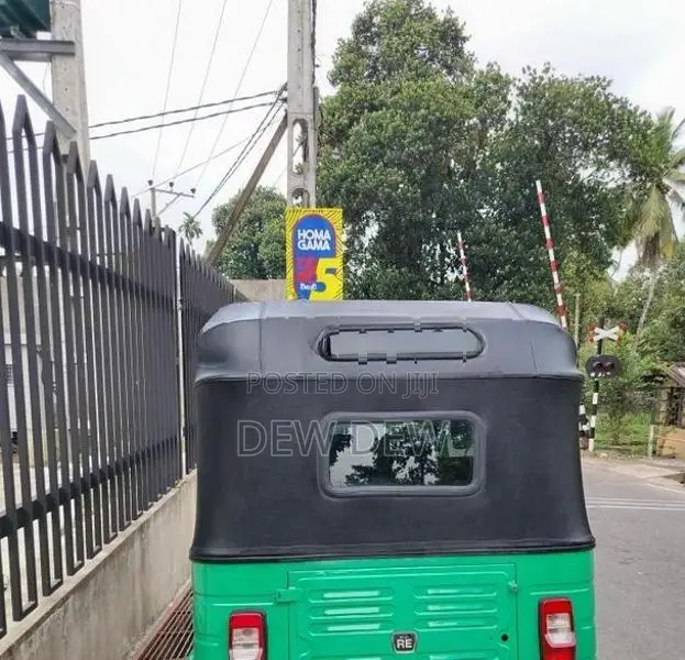 Bajaj RE 2015