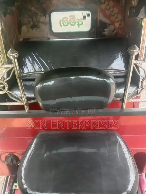 Bajaj RE 2012