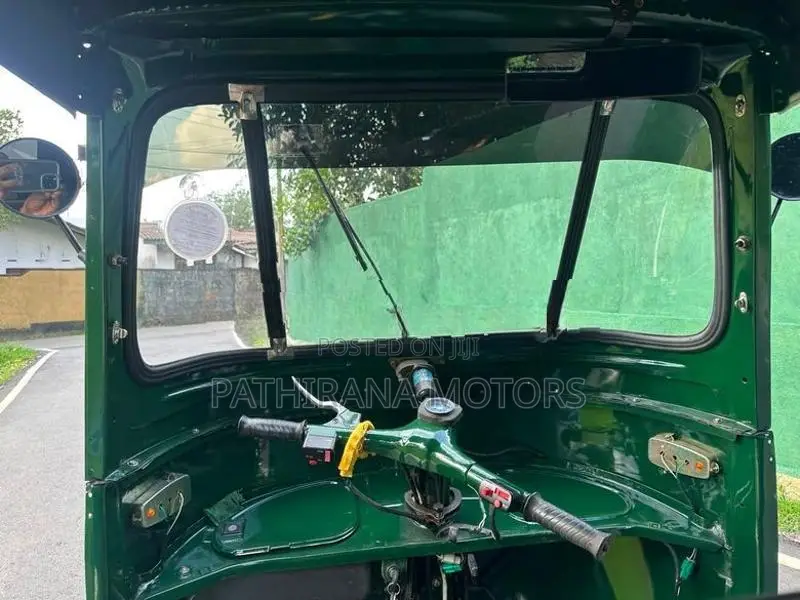 Bajaj RE 2001