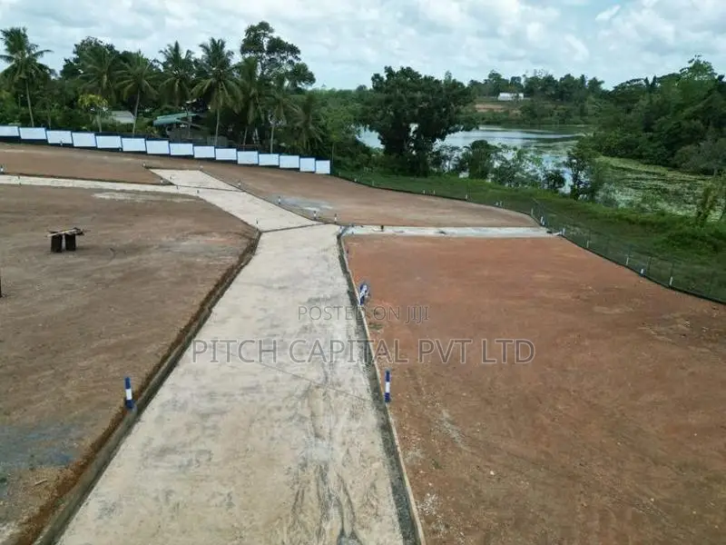 බණ්ඩාරගම උයන්වත්ත වැවට මුහුණලා වටිනා ඉඩමක්