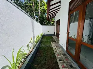 ගෘහ නිර්මාණ ශිල්පයට අනුව තැනූ Brand New House for Sale in Piliyandala