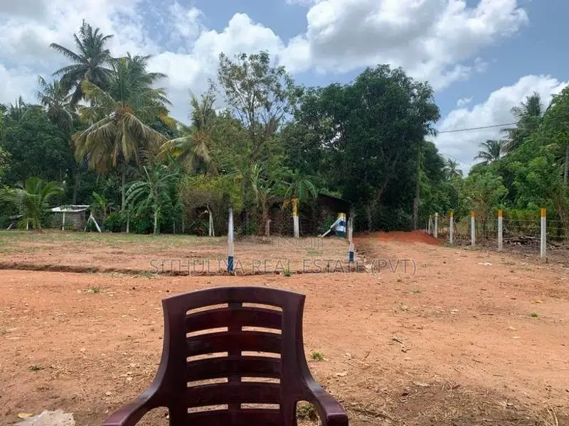 අනුරාධපුර නගරයට සමීපයෙන් සින්න්ක්කර ඉඩමක්