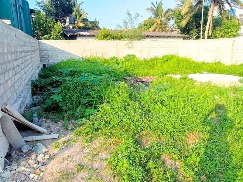 9 Perch Rectangular Bare Land For Sale In Boralesgamuwa Pirivena Road