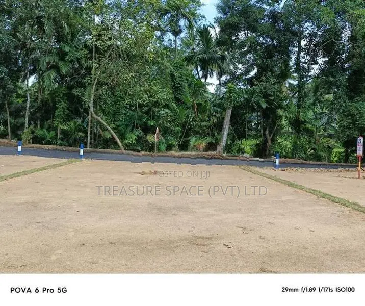 Land for sale at Athuurugiriya