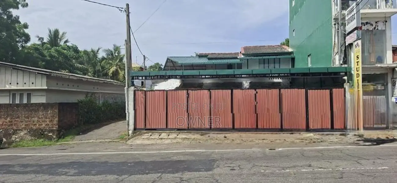 Commercial Building For Sale in Pita Kotte Junction