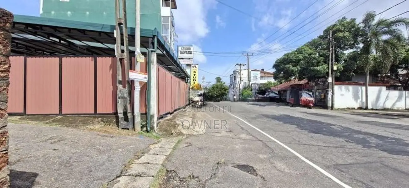 Commercial Building For Sale in Pita Kotte Junction