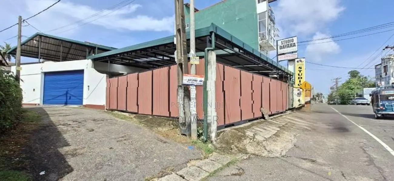 Commercial Building For Sale in Pita Kotte Junction