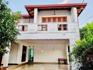 Spacious family home in for sale Ragama