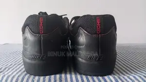 Nike SB Ishod Skate / Casual Sneakers - Black with Red