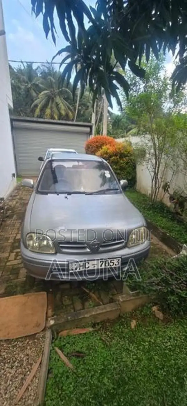 Nissan March 2000