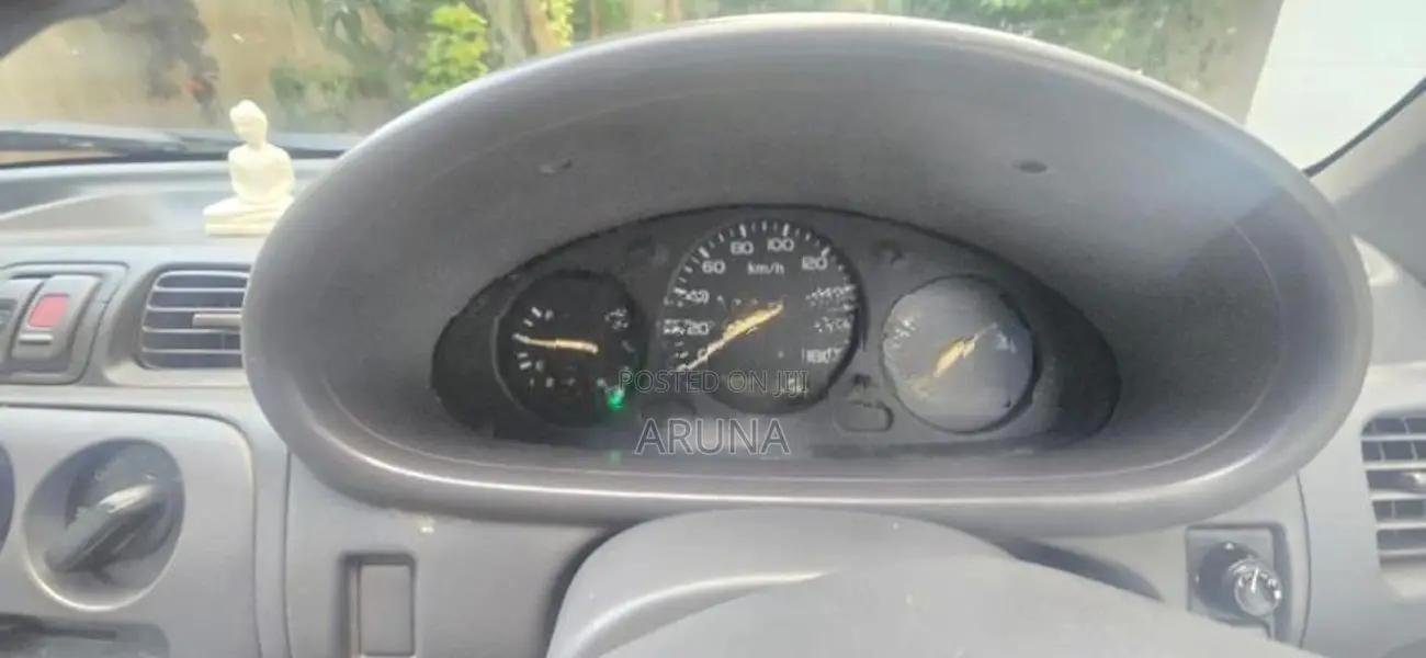 Nissan March 2000