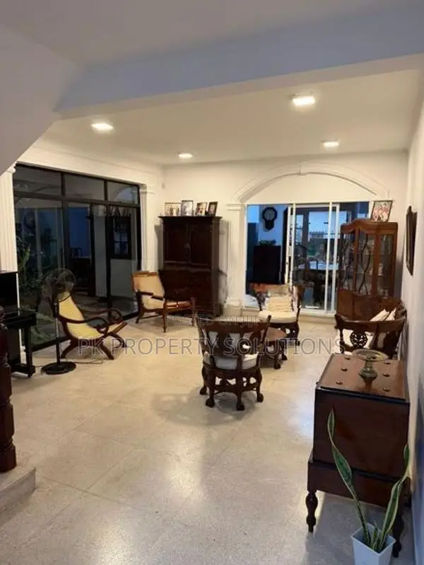 House for Rent in Colombo 7 (file No.916 B/6) Bauddhaloka Mawatha,