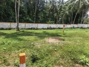 ගම්පහ මහ නගර සබා සීමාවෙන් ඉඩමක්