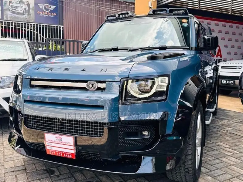 Land Rover Defender P300 X Dynamic SE 2025
