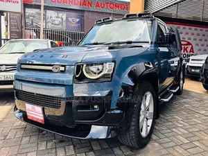Land Rover Defender P300 X Dynamic SE 2025