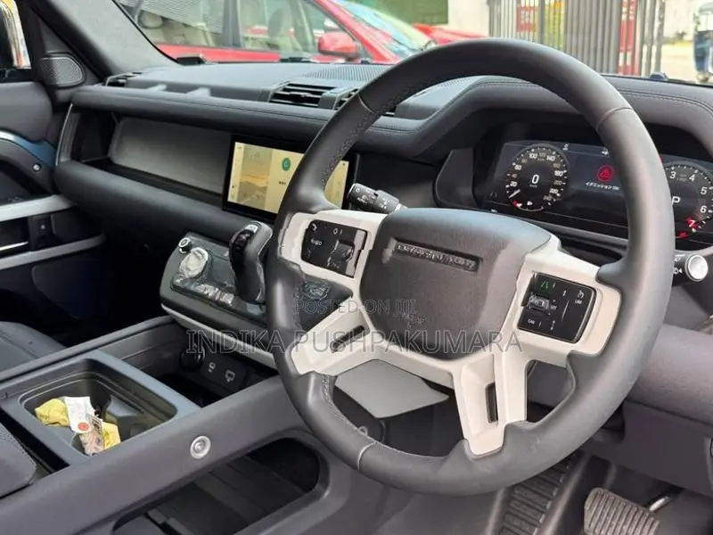 Land Rover Defender P300 X Dynamic SE 2025