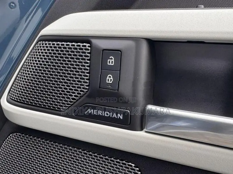 Land Rover Defender P300 X Dynamic SE 2025