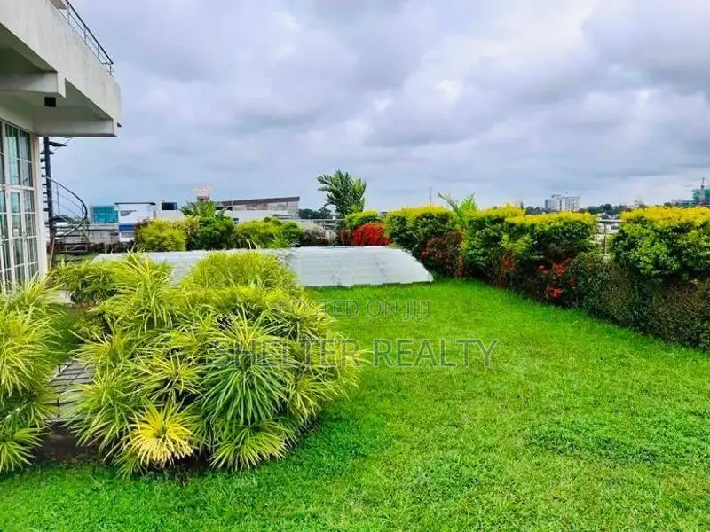 Spacious 3 Bedroom Penthouse Apartment for rent in Colombo 6