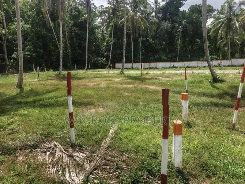 Land in Yakkala Lavish Park
