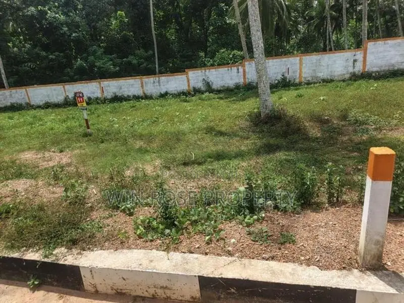 Land in Yakkala Lavish Park
