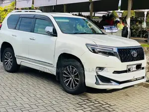 Toyota Land Cruiser Prado TRJ150W 2013