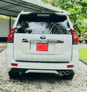 Toyota Land Cruiser Prado TX 2023