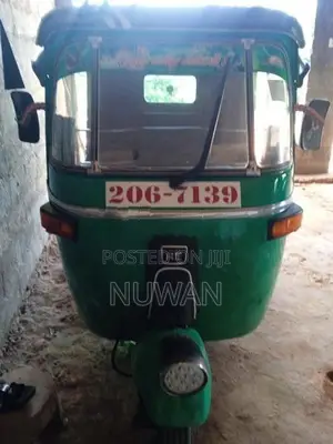 Bajaj RE 2000